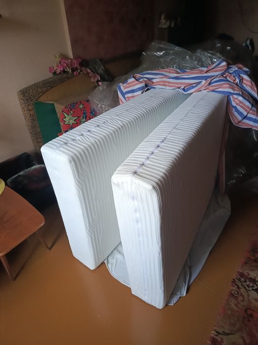 Materace 90/200- 2 sztuki  średnio twardy