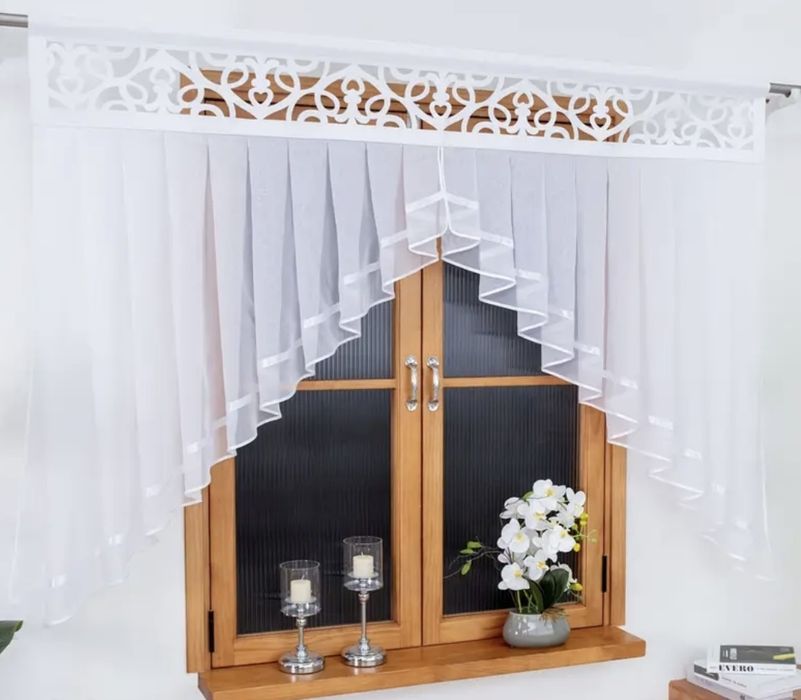 Elegancki panel do okna z filcem od góry