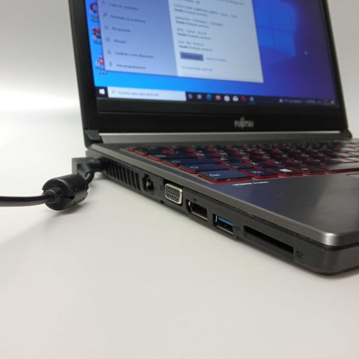 Fujitsu LifeBook E736  I5 8GB Ram e 500GB disco