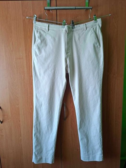 Spodnie męskie jasne SLIM FIT   98% bawełna Reserved