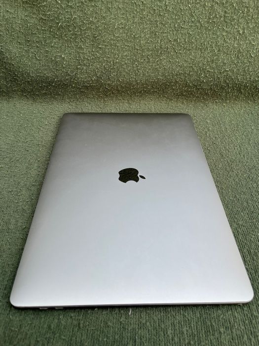 MacBook Pro (2019)