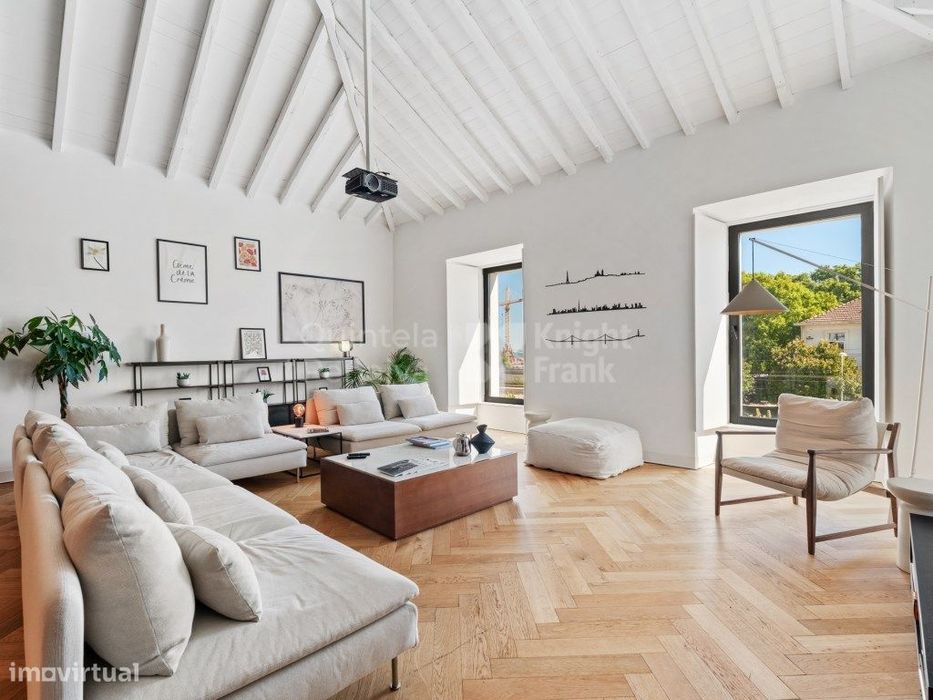 Moradia T4 com piscina e vista rio na Estrela, Lisboa