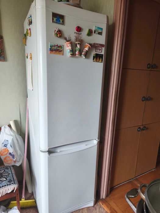 продам холодильник индезит