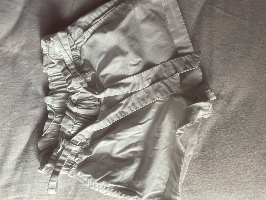 продам Белые шорты  H&M.  12-13 лет