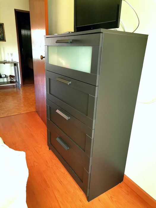 Quarto "cama; roupeiro; cómoda vertical e mesas de cabeçeira" Ikea