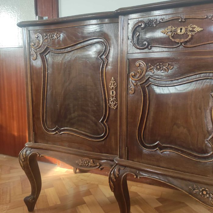 Mobília de sala em madeira maciça antiga