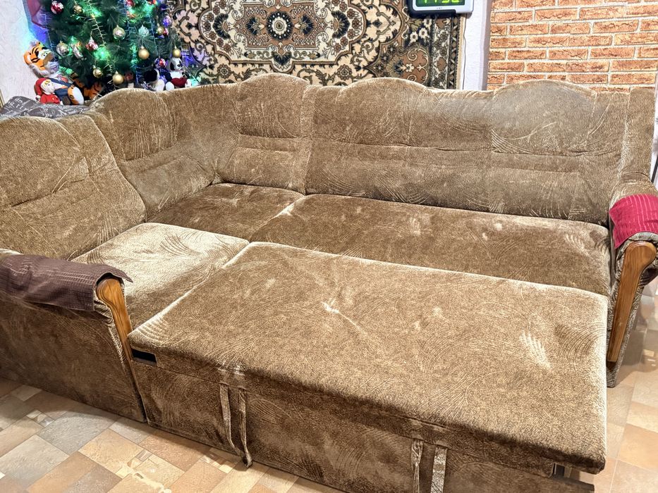 Продам диван угловой