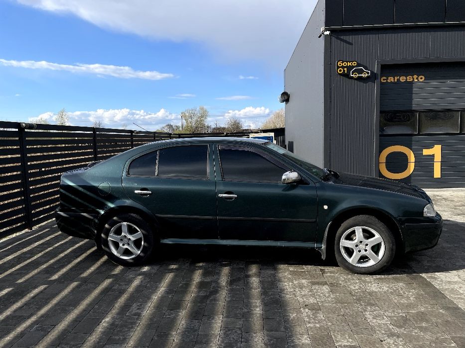 Продам Skoda Octavia Tour 1.6 SR