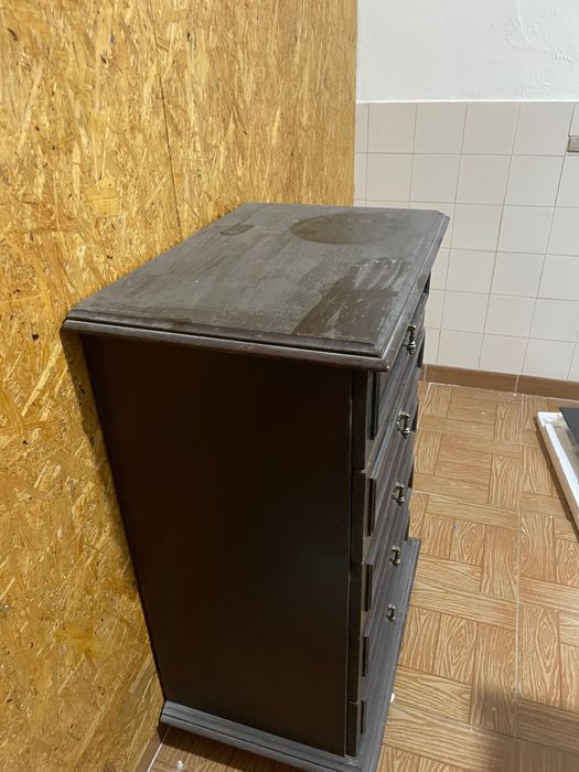 Móvel de quarto com 5 gavetas