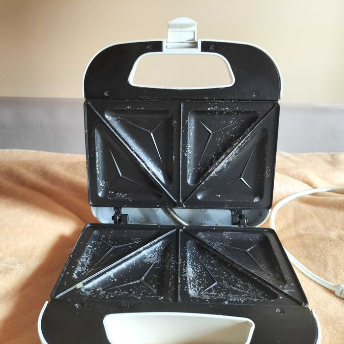 Opiekacz do kanapek - sprawny.