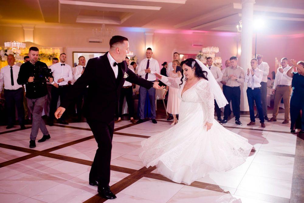 Sprzedam piękną suknię ślubną