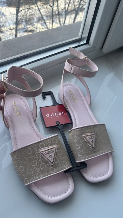 Босоніжки сандалі Guess нові оригінал