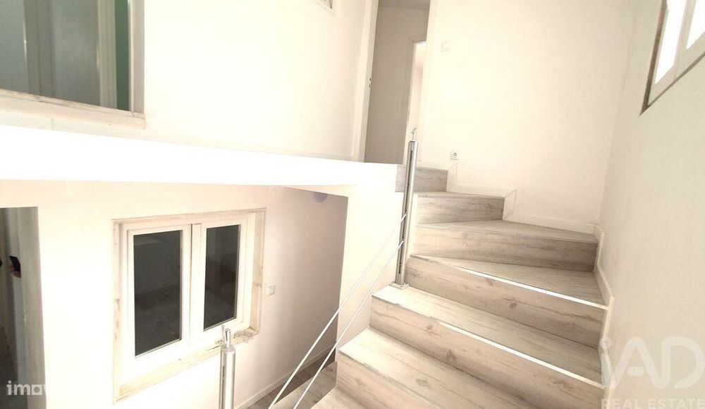 Moradia bi-familiar T9 em Ajuda de 152 m2