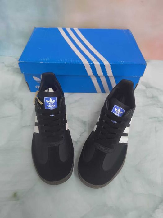 Czarne adidasy w rozmiarze 38