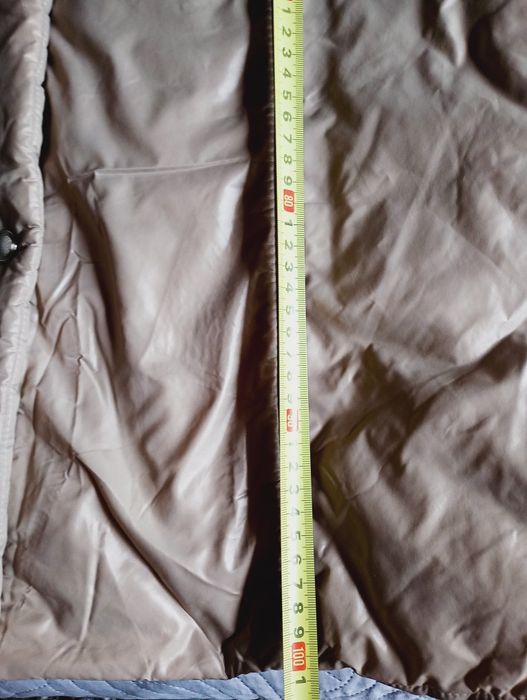 38 Caterina Leman długa kurtka płaszcz beżowy kaszmirowy z kołnierzem.