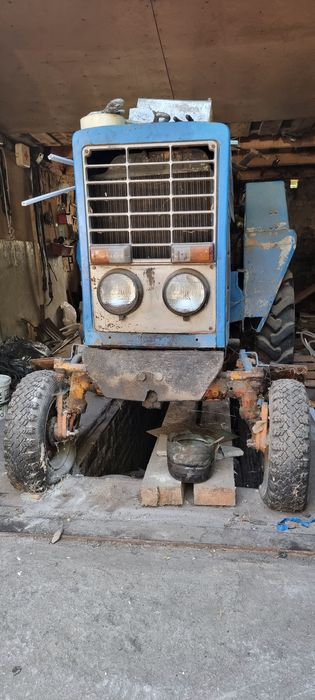 Трактор плуг и прицеп