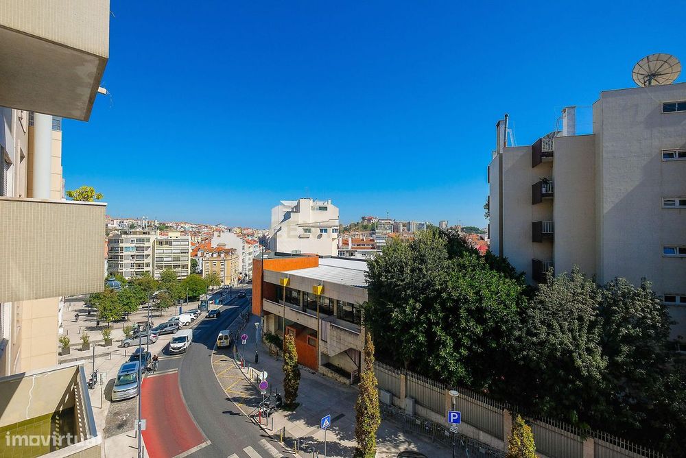 Arrendamento T1 Mobilado com Garagem, duas Varandas na Rua Visconde de