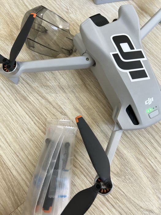 Drone DJI Mini 3 Fly More Combo (3 BATERIA) + DJI RC (4K)