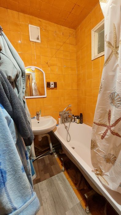 Продам 2-кімнатну квартиру. Вул.Стависька,33.