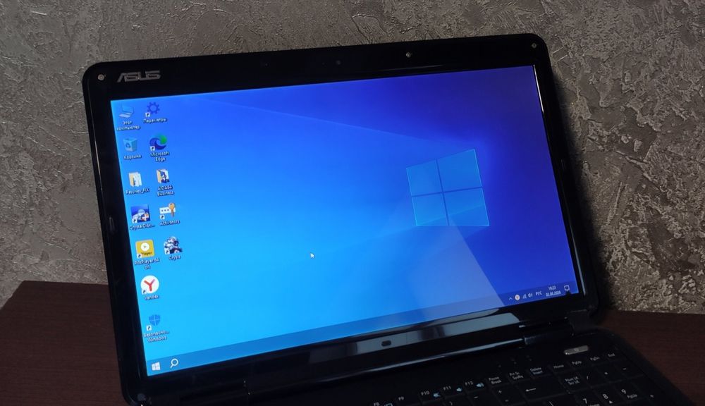 Ноутбук Asus K50IJ (акумулятор тримає, є зарядне в комплекті)