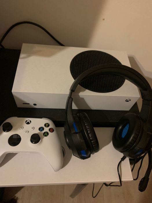 Xbox Series S + Gaming Headset64739925679618122