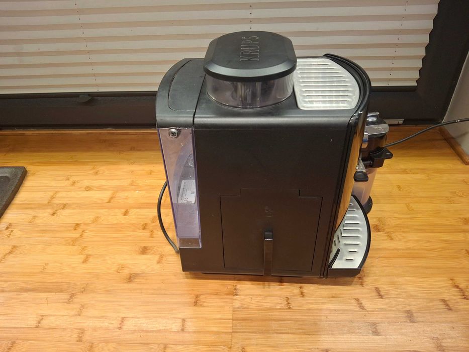 Sprzedam Ekspres ciśnieniowy Krups EA82