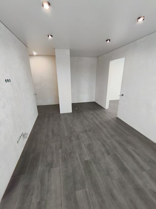 Простора 2 кімнатна квартира з ремонтом район Д