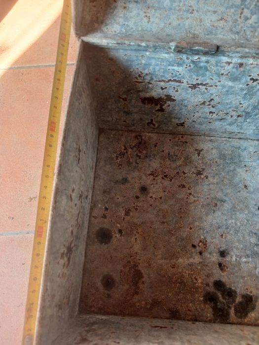 Mala em zinco muito antiga 55×32