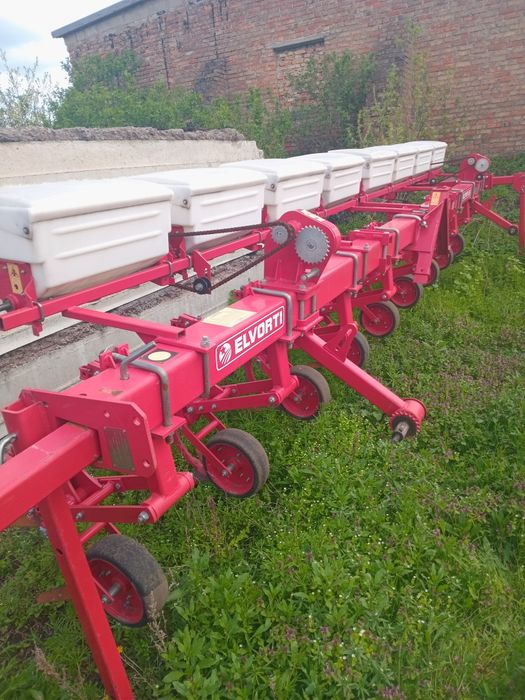 Продам ящики для мін добрив  cистему підживлення на культиватор.