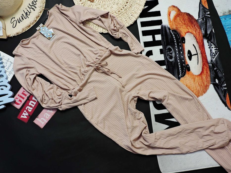 Boohoo Nowy kombinezon beż 42