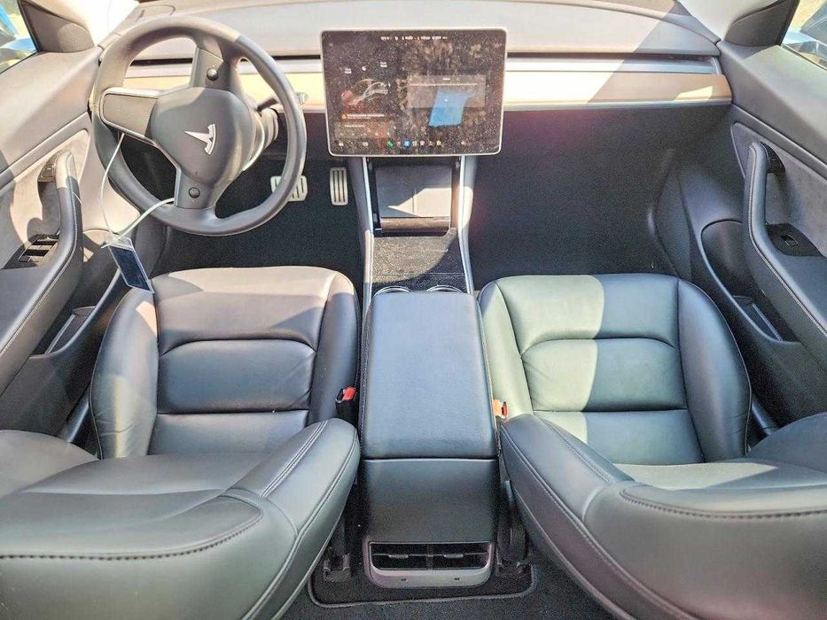 Tesla Model 3 2020.