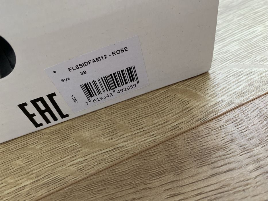 Sneakersy Guess r 39