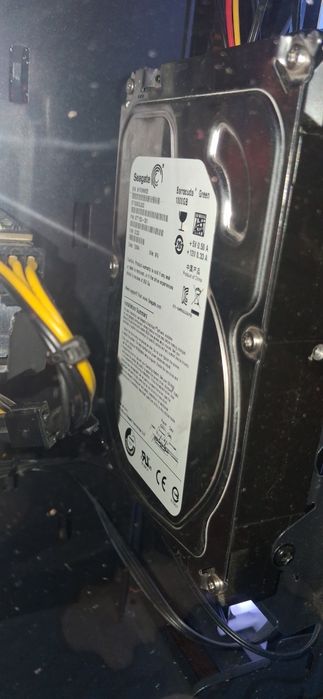 Жесткий диск 1тб  SEAGATE