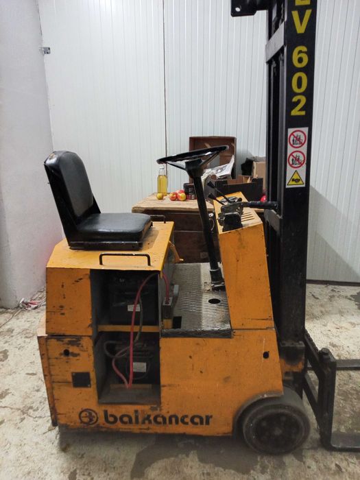 Sprzedam wózek widłowy elektryczny.