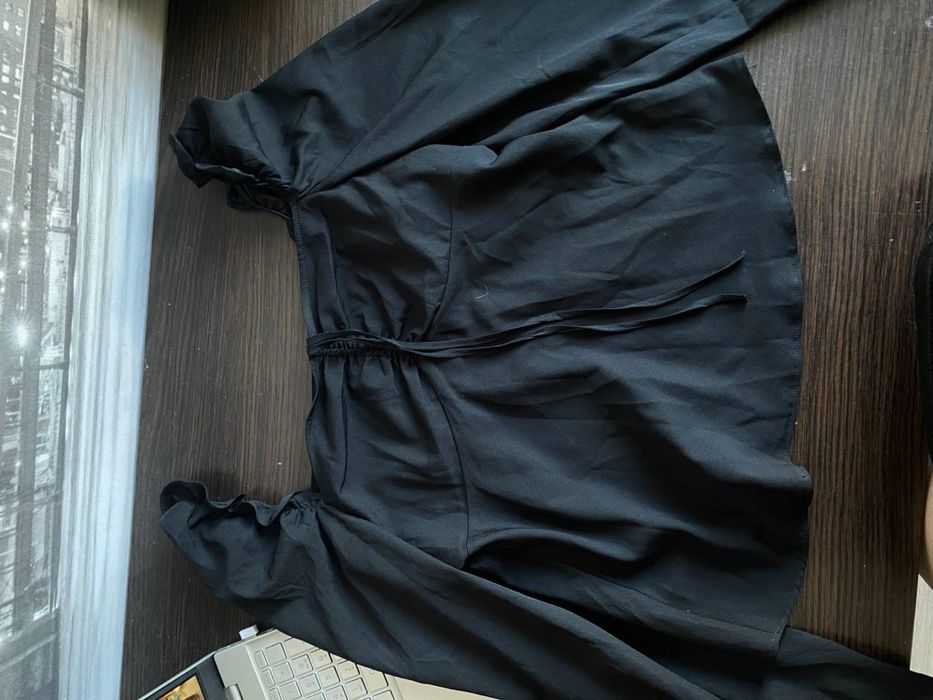 Чорна кофта