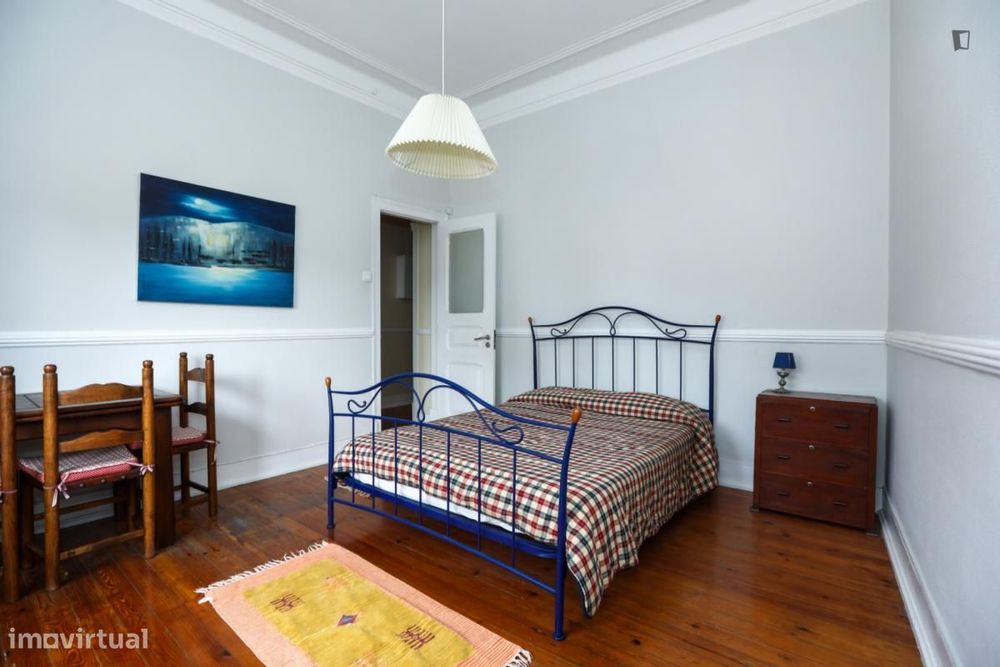 Quarto - localizado em Benfica Lisbon