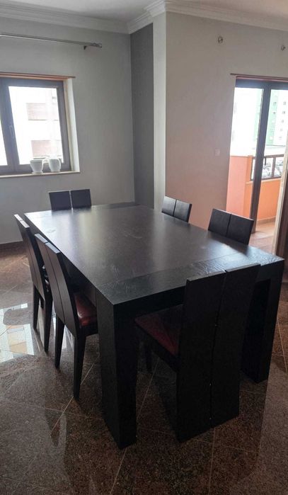 Conjunto sala jantar: mesa extensível + 6 cadeiras + aparador + espelho + base TV (madeira maciça)