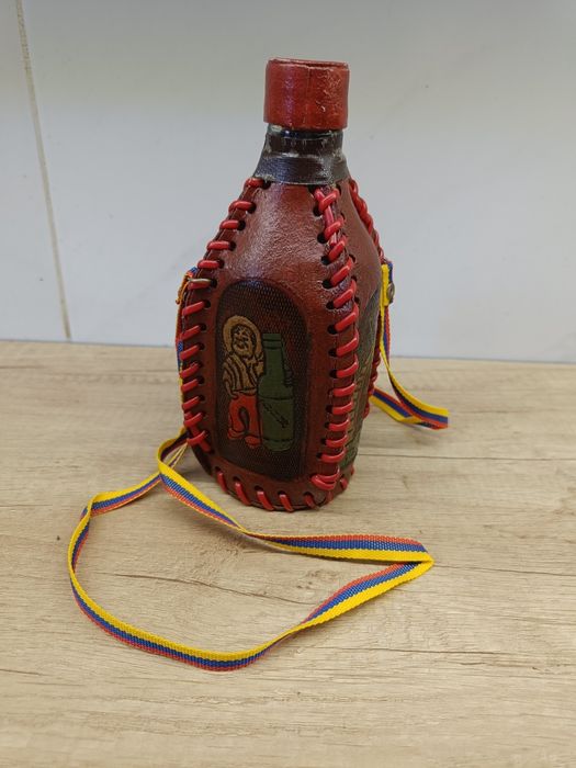 Шкіряна пляшка для алкоголю