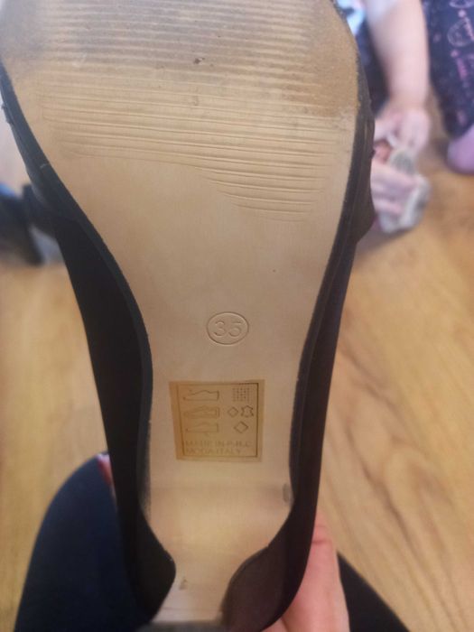 Buty z odkrytymi palcami rozm. 35