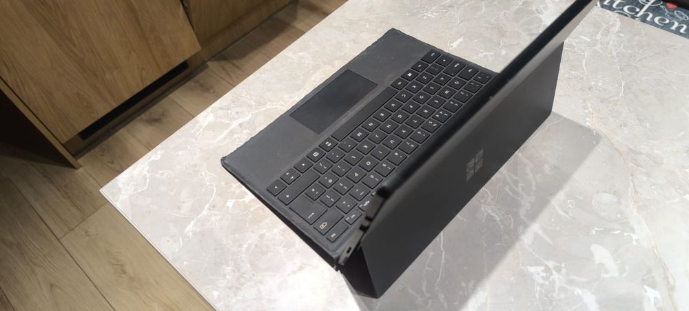 Surface pro 6 klawiatura ladowarka