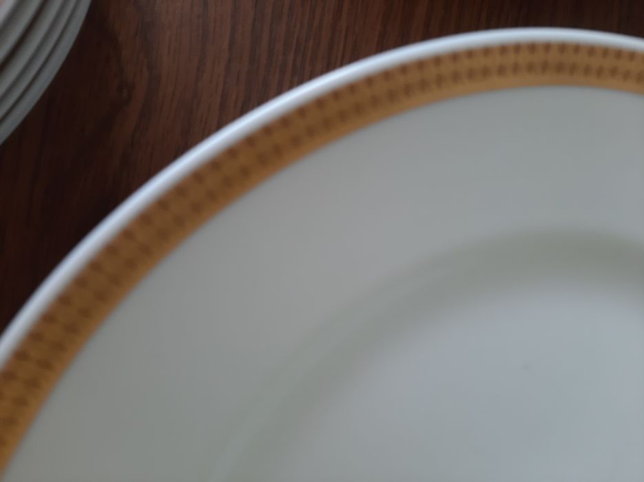Porcelanowy zestaw obiadowy Kahla  – lata 70/80– złote zdobienia