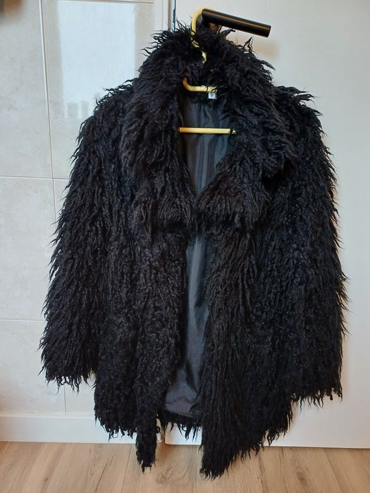 Casaco Comprido Pêlo Preto c Bolsos