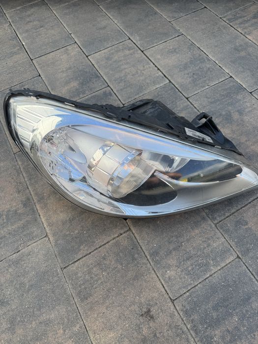 Lampa przednia prawa Volvo s60 v60 31383067