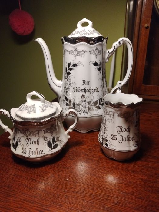 Dzbanek z mlecznikiem i cukiernica