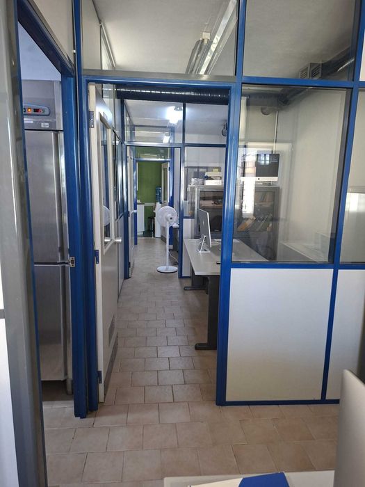 Estabelecimento Comercial em Canelas