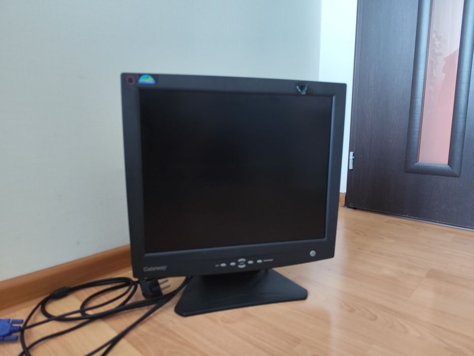 Monitor gateway 1730+ 17 cali