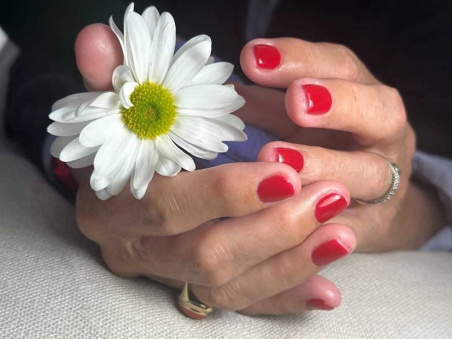 Faço unhas, gel, gelinho ,extensão de gel, pedicure, depilação com cera, sobrancelhas