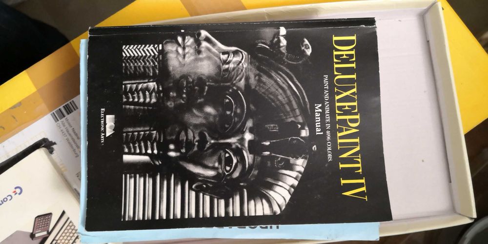 Livros tecnicos e manuais utilização.Computador Commodore. Ler anuncio