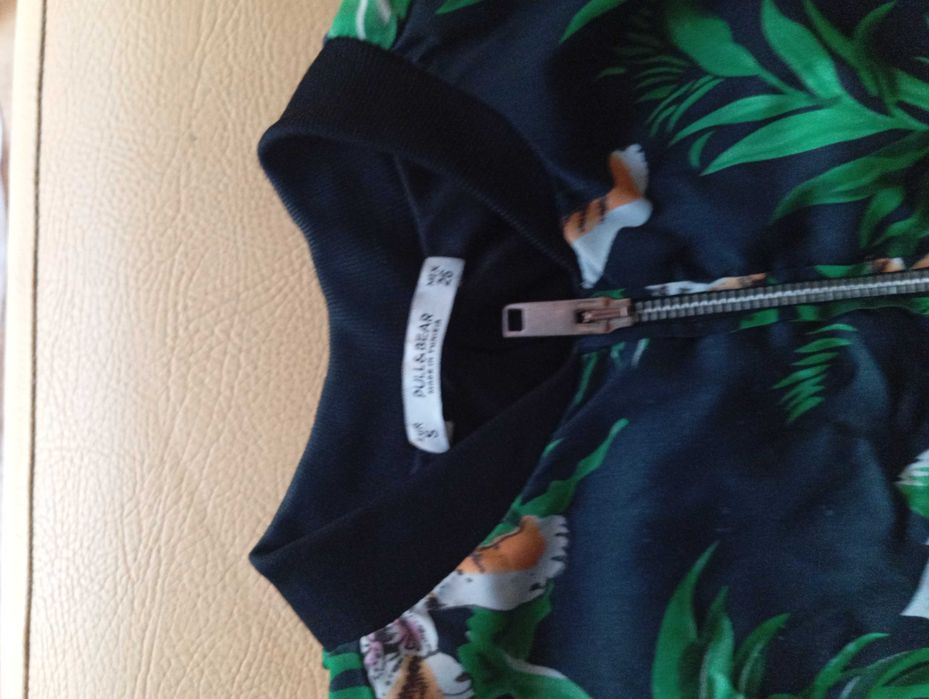 Casaco Pull & Bear para mulher, bastante jovem