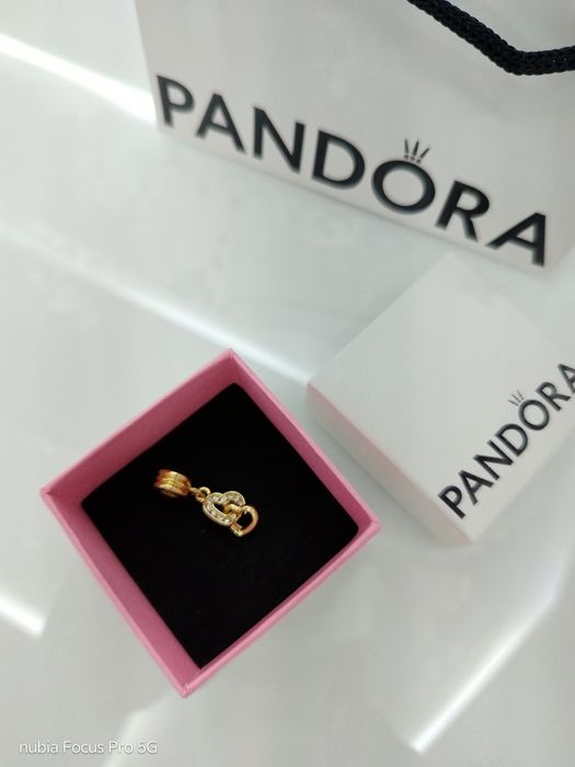 Pandora charms serce